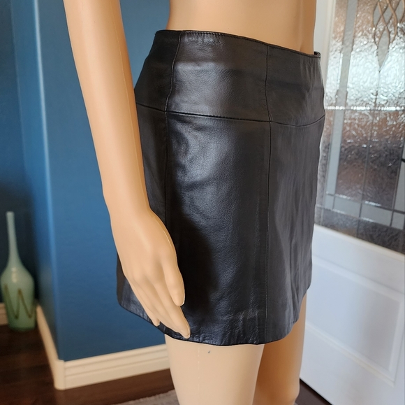 WILSONS BLACK LEATHER MINI SKIRT SZ 2 - Picture 6 of 12